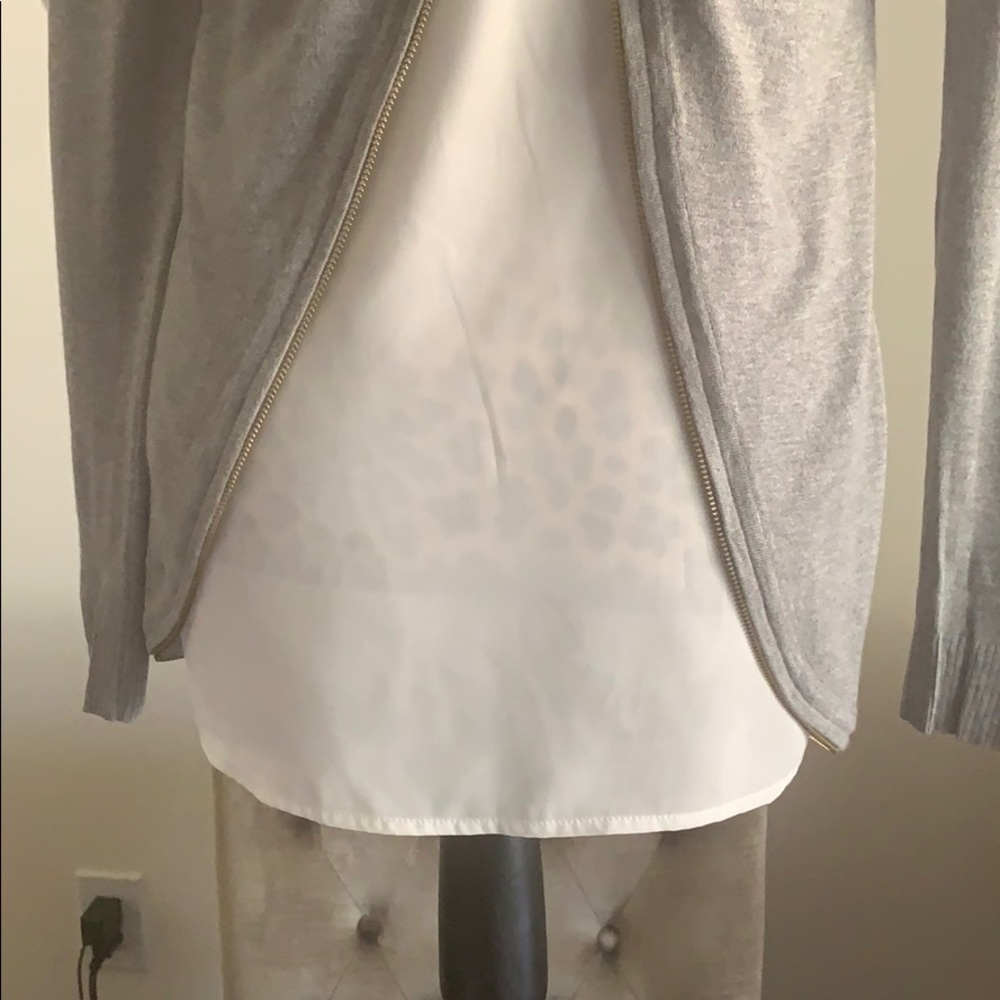 New Kensie Gray sweater with zipper back‎ - Picture 6 of 8